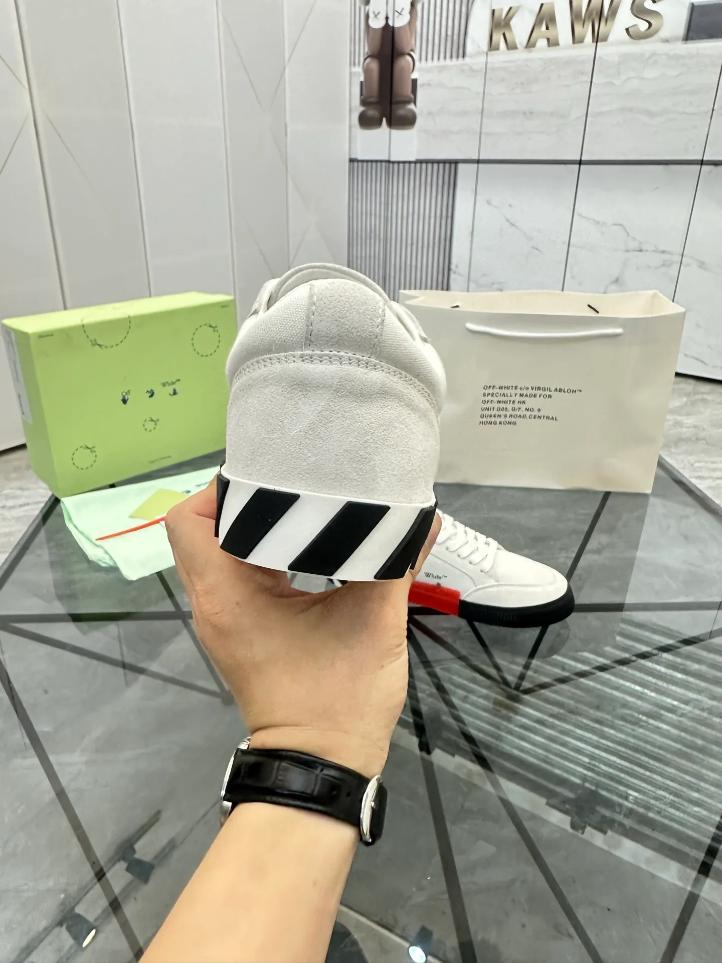 Selling men's shoes 💰: 💰P440¥ Product trademark: OFF WHITE * "OFF WHITE*" low-top casual shoes Regular size: 35-45 (can be customized to 46) Couple style Product materials: imported nubuck leather upper spliced ​​with original fabric, breathable lining, original outsole. No.: H203